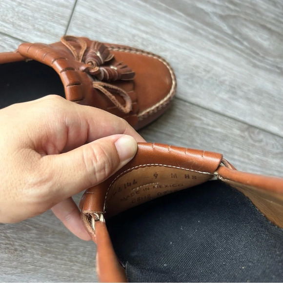 Johnston & Murphy Tassel Brown Leather Loafer - Picture 15 of 16